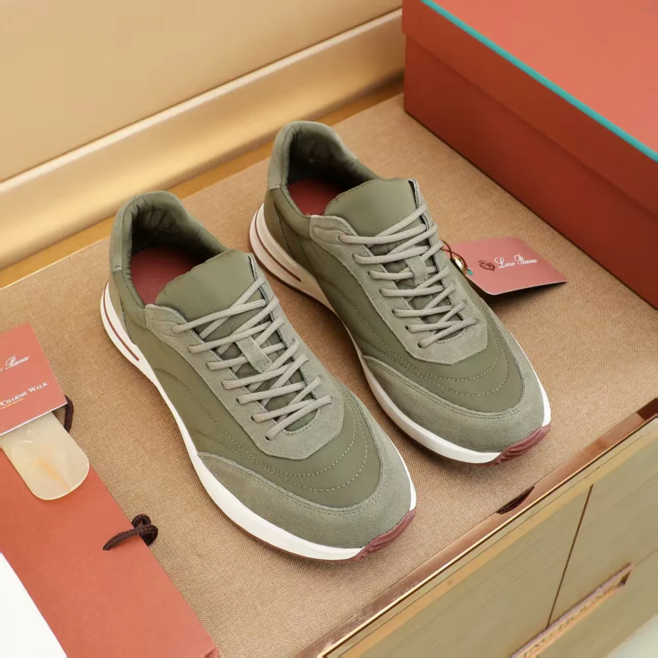 Factory price: 460💰Loro Piana niche classic jogging shoes, men's lace-up casual shoes and sneakers, high-quality lightweight and comfortable fabrics, suitable for outdoor leisure, the color scheme is young and energetic, and it looks great with sportswear or casual suits! Size: 38-44 (45. Customized)